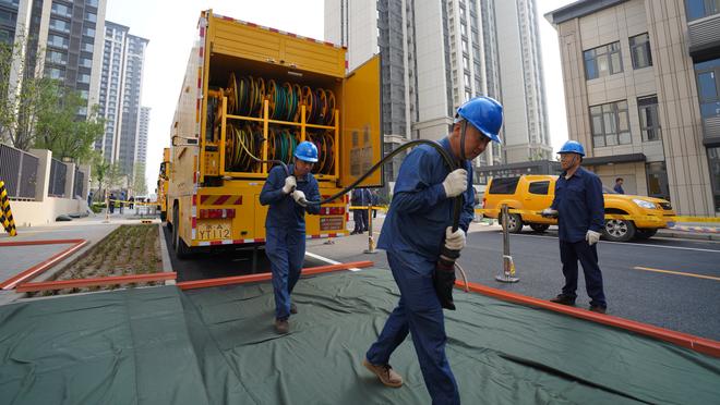 范巴斯滕谈菲利克斯被踩未获点：若发生在中场甚至可能会是红牌